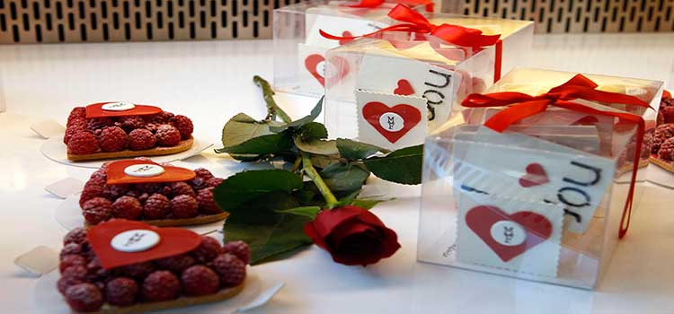 ideas-regalos-san-valentin-corazones,-bombones-y-rosas