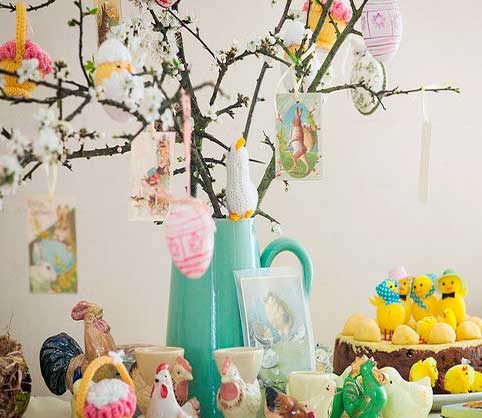 huevos-para-decorar,-centro-de-mesa-con-ramas-decorado-con-huevos-decorados