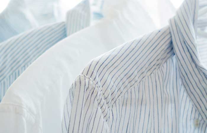 planchar-ropa,-camisas-colgadas,-camisas-lavadas,-camisas-en-perchas