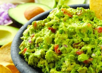 Cómo se hace el guacamole. Este es su principal ingrediente