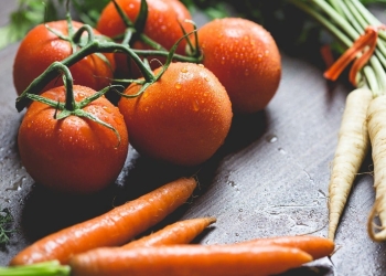 Zumo de zanahoria con limón y tomate