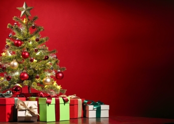 árbol de Navidad con regalos