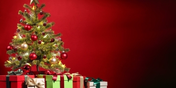 árbol de Navidad con regalos