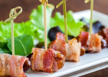 Receta de dátiles con bacon un aperitivo que mezcla dulce y salado