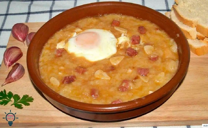 sopa castellana con huevo