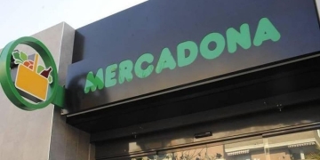 Logo de Mercadona en una de sus tiendas