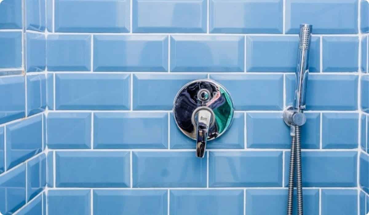 Cómo limpiar las juntas de los azulejos: el truco de los expertos