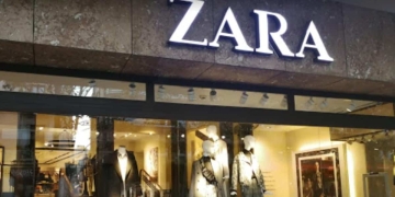 Zapatos dorados estilo parisino de Zara