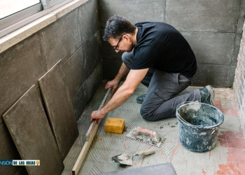 cómo disimular azulejos rotos