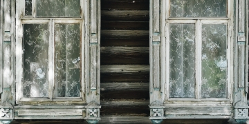 decoración con ventanas antiguas