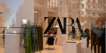 Mocasines clásicos en color dorado de Zara