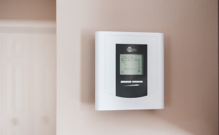 termostato inteligente en un hogar