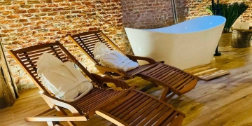 La sauna y el jacuzzi en un Airbnb de Madrid