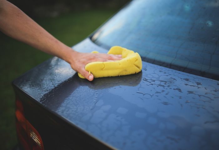 limpiar ventana de coche