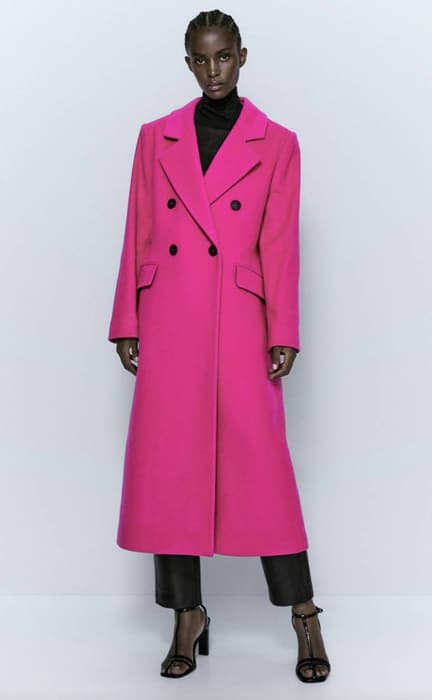 Abrigo largo en color fucsia de Massimo Dutti