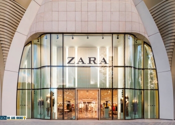 Bolsito con forma de oso de peluche de venta en Zara