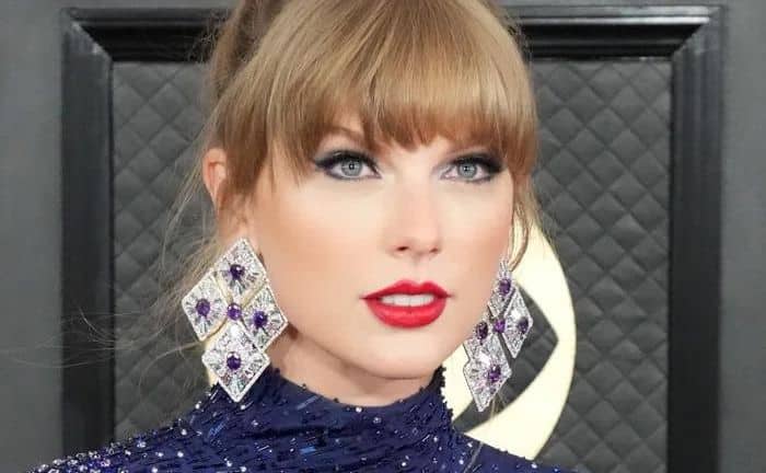Look belleza Taylor Swift Grammy 