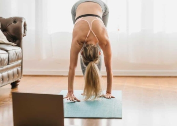 yoga casa forma practicar