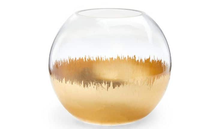 jarrón vidrio redondo con base dorada primark home