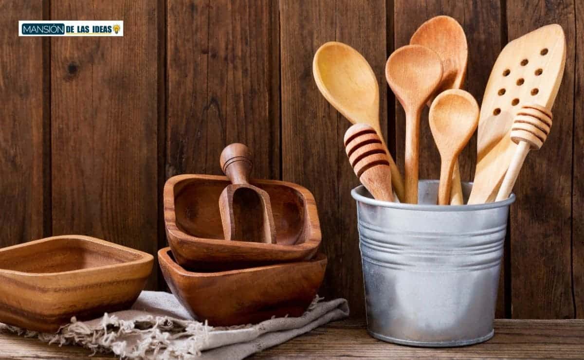 Cómo lavar y desinfectar los utensilios de madera de la cocina