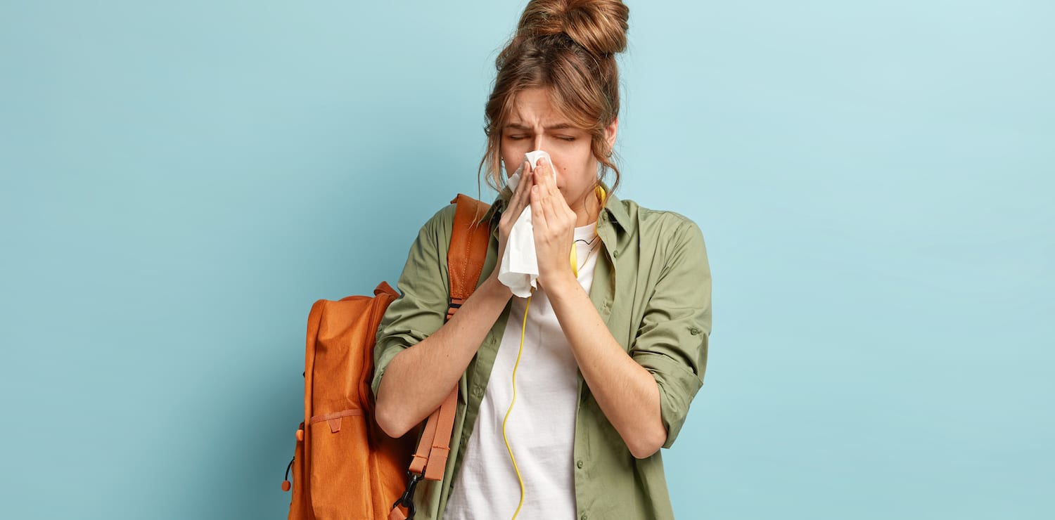 mujer estornudo alergias alimentos