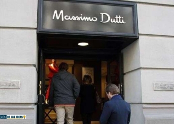 Bolsos confeccionados en rafia de Massimo Dutti