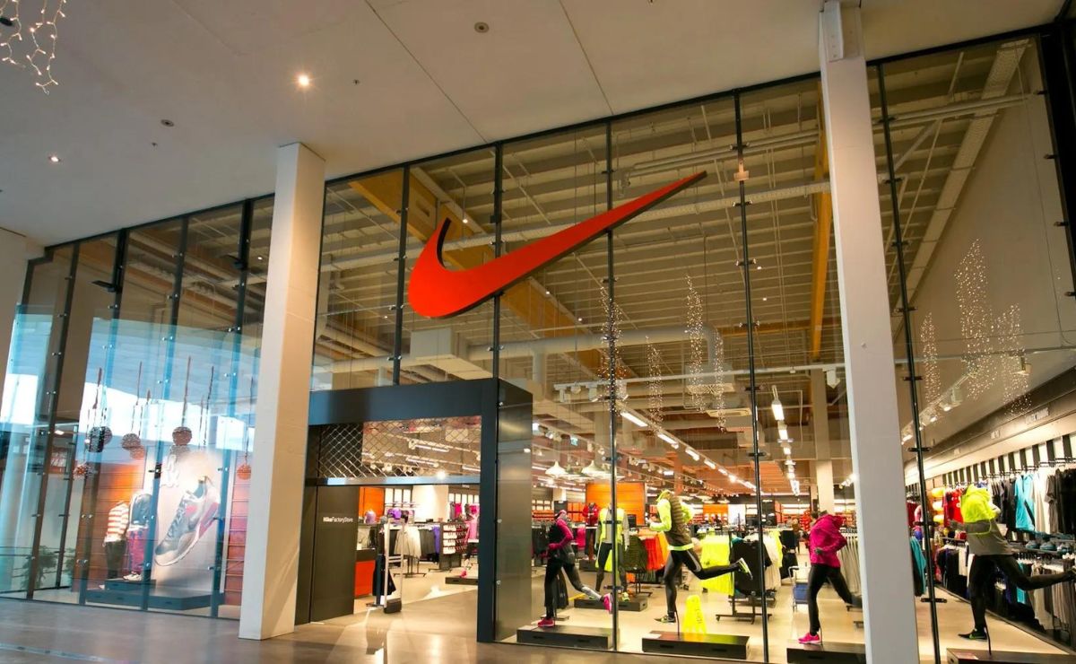 Las Nike Blazer ´77 Jumbo destacan por la exageración de ciertos elementos en su diseño