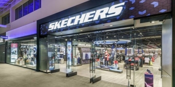 Con la Skechers Slip-ins Summits- Dazzling Haze, la marca estadounidense ha conseguido revolucionar el mercado con el particular diseño que ayuda a que puedas calzarte de manera fácil y sencilla