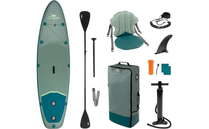 La tabla de paddle surf CRANE cuenta con un diseño ergonómico y una superficie antideslizante para que ponerse de pie en el agua sea menos complicado