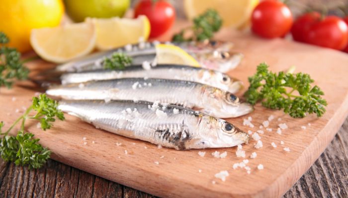 alimentos piel joven pescado azul sardinas
