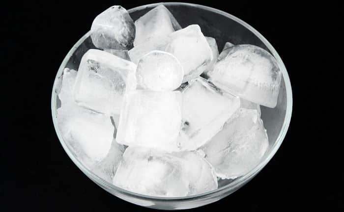 bol agua y hielo enfriar casa