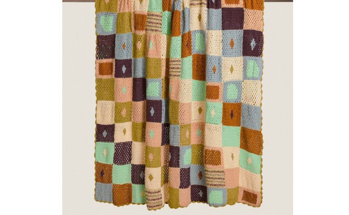 Manta de diseño patchwork multicolor de Zara Home