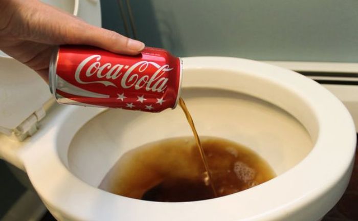 Limpieza baño Coca-Cola
