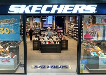 Con las Skechers GO WALK Arch Fit - Weekender disfrutarás de un verano refrescante en cualquier lugar