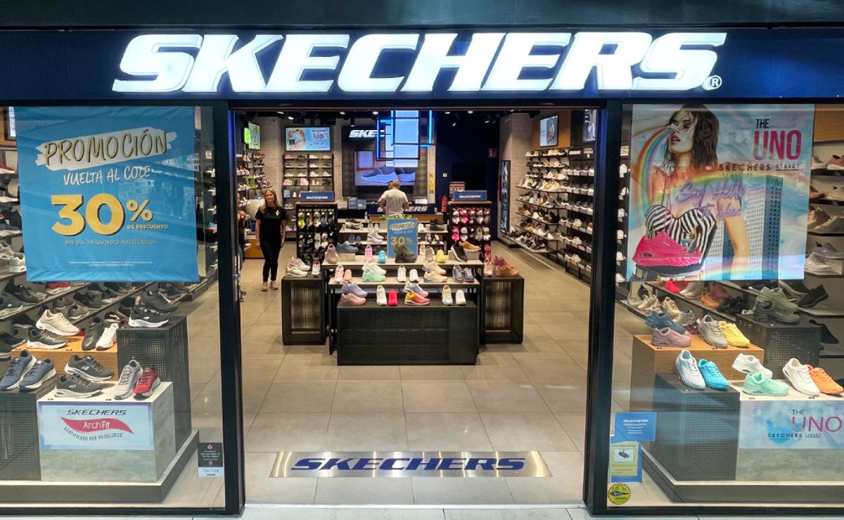 Con las Skechers GO WALK Arch Fit - Weekender disfrutarás de un verano refrescante en cualquier lugar