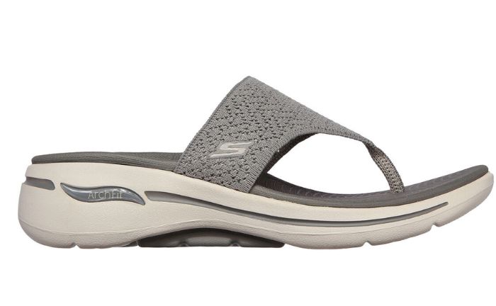 La sandalia de dedo Skechers GO WALK Arch Fit - Weekender cuenta con un diseño casual y versátil
