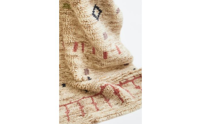 Vista detalle de la allfombra mezcla de lana y algodón de H&M Home rebajada en un 60%
