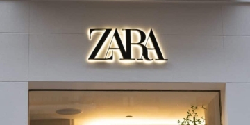 Falda corte midi con estampado floreado de Zara