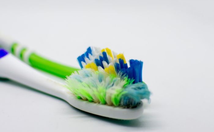 Cepillo dientes viejo limpiar ventilador