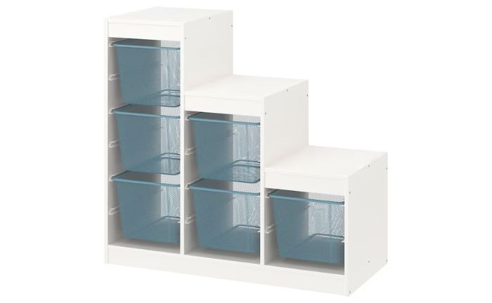 Estructura de almacenaje TROFAST de Ikea con cajas azules de rejilla