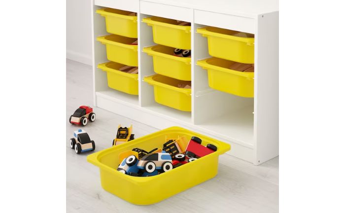 Estructura de almacenaje TROFAST de Ikea con nueve cajas amarillas