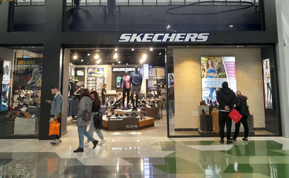 La Skechers Arch Fit - Comfy Wave presenta un diseño que derrocha estilo en todos los sentidos