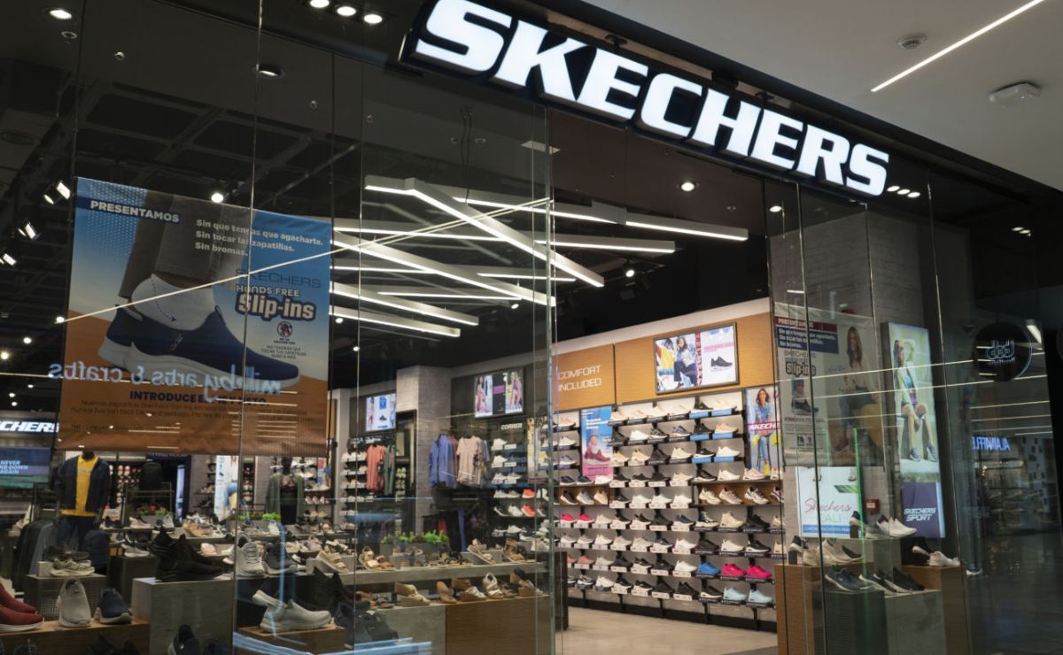 La Skechers BOBS Geo cuenta con una plantilla acolchada que proporciona una sensación de suavidad al caminar