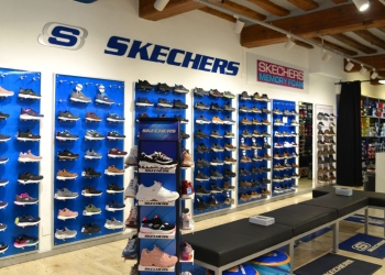 La Skechers Dynamight 2.0 - Eye to Eye cuenta con un diseño sin costuras que ayuda a la transpiración de la zapatilla