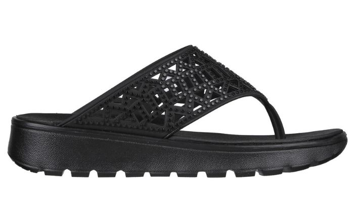 La sandalia Skechers Foamies Footsteps She´s Cute posee unos elegantes detalles en pedrería que hacen destacar su aspecto