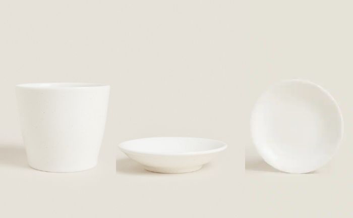 Vaso, mini bowl y plato para el pan de la vajilla de porcelana blanca con efecto moteado de Zara Home