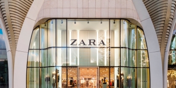 Vestido largo estilo camisa con cinturón de Zara