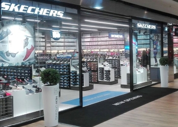 Estas Skechers Arch Fit - She's Effortless muestran la capacidad de la marca californianan de ofrecer el mayor confort en sus diseños