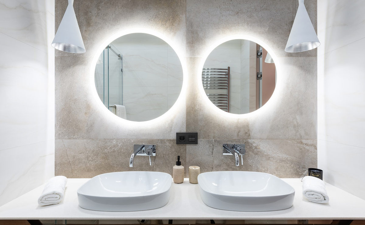 Cuál es la altura correcta para el espejo del baño?