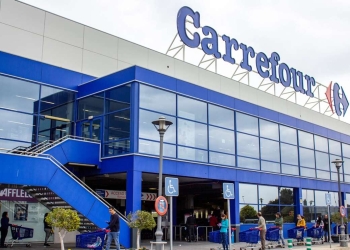 Carrefour carpa jardín moderna